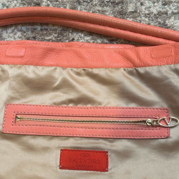 Vintage Valentino Garavani Embossed VLogo Long Bucket - Picture 14 of 17